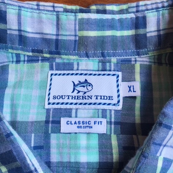 Southern Tide Short sleeve button up - Picture 2 of 4